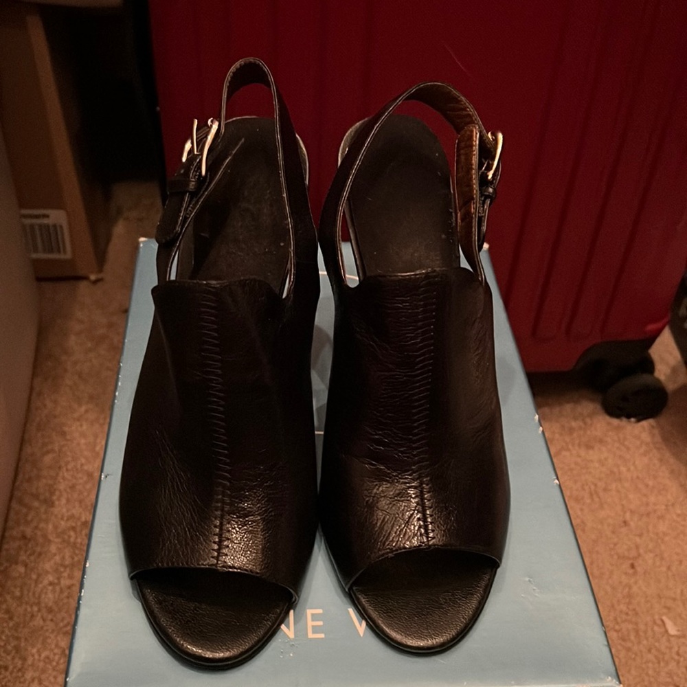 Nine West 8.5 NW Tobago Black Leather open toe wedge heels
